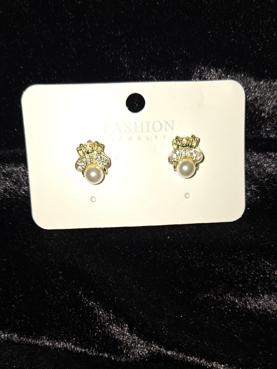 Fashion Jewelry Jewelry - Bling Bee Studs W/ Faux Pearl